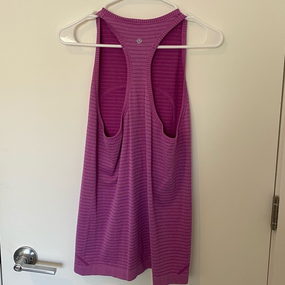 ⭐️ SOLD ⭐️ Lululemon High Neck Swiftly - Picture 2 of 6